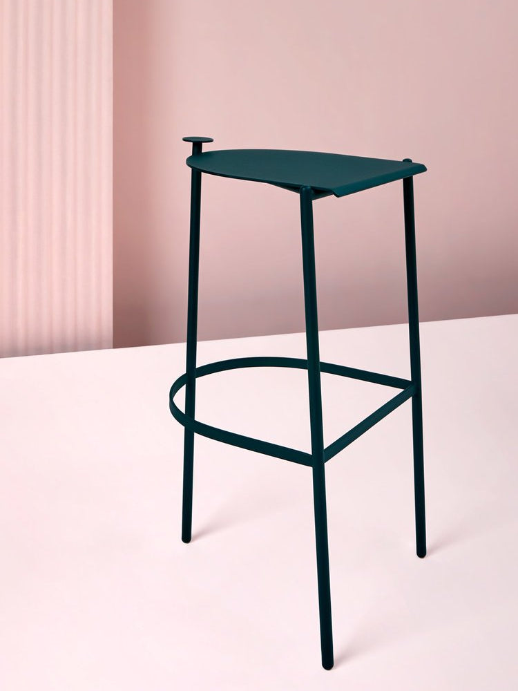 D0 — Bar Stool